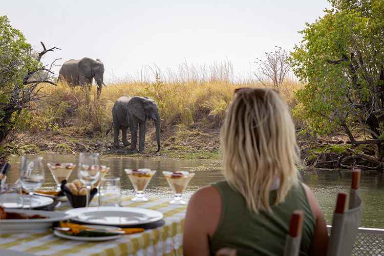 Lunch with a View. (Image courtesy of Green Safaris).