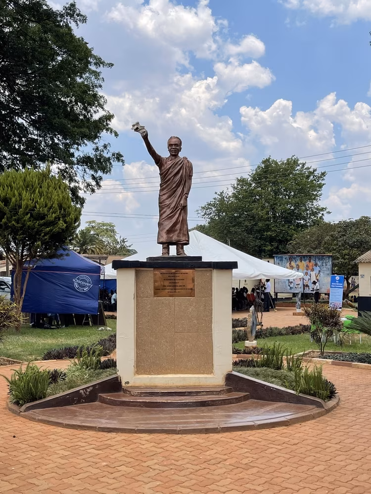 A statue of Kenneth Kaunda outside Chilenje House. (Image courtesy of Bongani Kumar).
