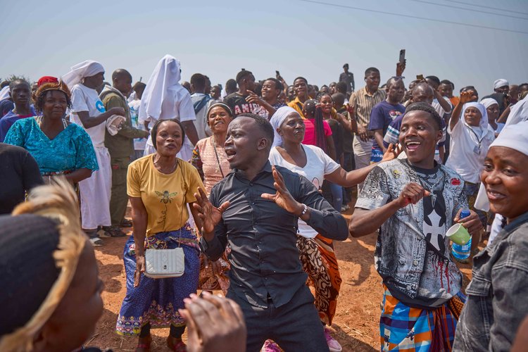 The crowd's energy is electric as they sing, dance, and ululate, heralding Mwata Kazembe’s arrival. (Image by Chona Mweemba for Nkwazi Magazine).