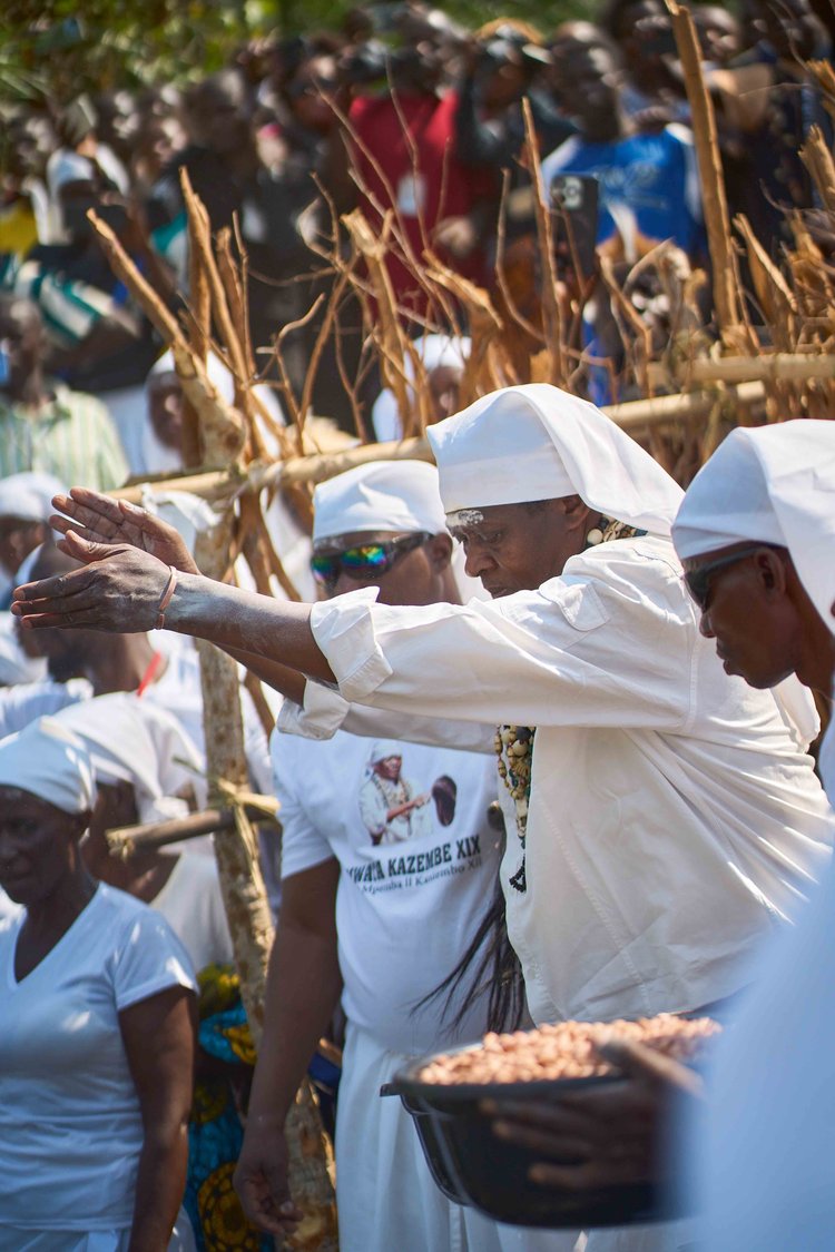 Mwata Kazembe offers tributes at the Ng’ona River. Offering gifts of meat and dry foods in fealty. (Image by Chona Mweemba for Nkwazi Magazine).