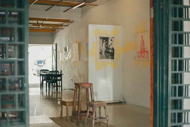 You can walk in, look at the work, and actually understand what you're looking at without needing an art degree. (Image courtesy of Mutumbi Lungu).