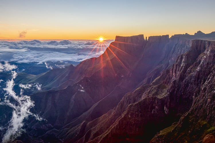 The mist rolls over the Amphitheatre. (Image by Lenka Znamenackova).