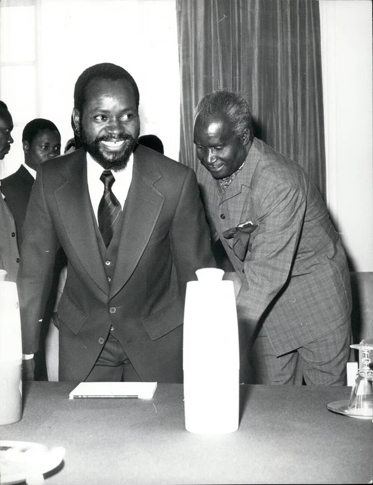 Samora Machel and Kenneth Kaunda in Lusaka during the Lusaka Talks; during these talk an agreement (The Lusaka Accord) was signed to end Portuguese colonial rule in Mozambique.