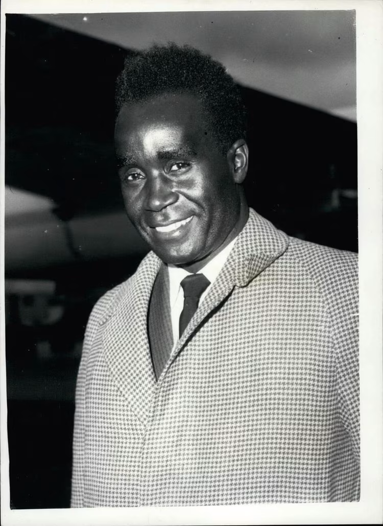 President Kenneth Kaunda commissioned the construction of Findeco House and he officially opened the building in 1978.