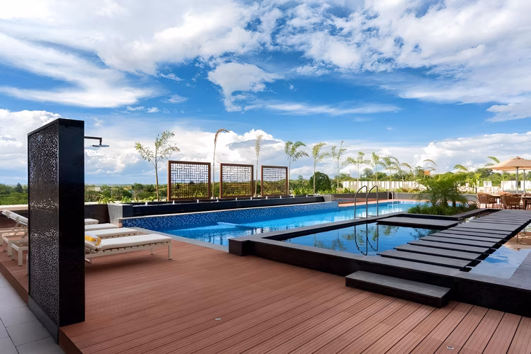 Sarovar offers high-end lifestyle and comfort-focused suites crafted for a palatial experience and are furnished with contemporary amenities. (Image courtesy of NeelKanth Sarovar Premeire).