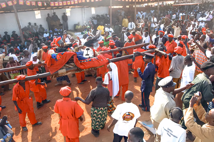 The Mutomboko ceremony is an annual celebration of the 17th-century trek of the Lunda people as they fled the Luba Kingdom, commanded by the warrior Mwata Kazembe. (Image courtesy of Zambia Tourism Agency).